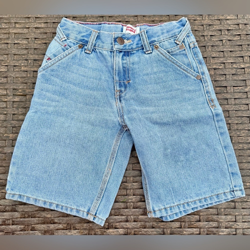 NWOT Levi's Shorts